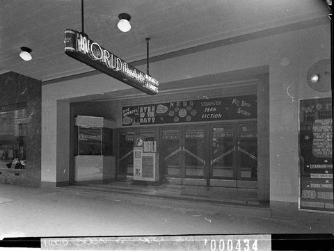 Exterior of the entrance Globe World Theatrette, 1925–57