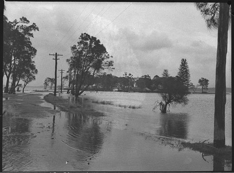 Flood scenes Belmont, 1952?