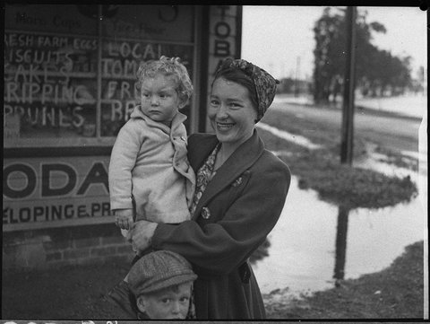 Flood scenes Belmont, 1952?