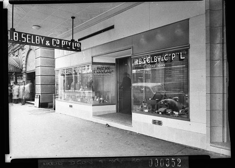 Front entrance HB Selby Co for Building Publishing Co, 1939