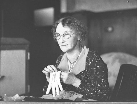 Glove making, 1936