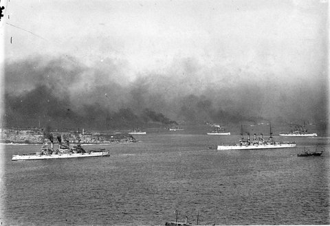 Great White Fleet leaving Sydney Heads, 1908