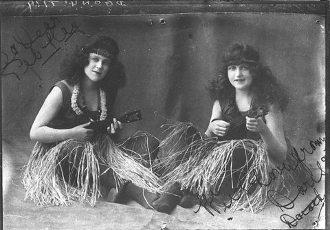 Greeting card two women in Hawaiian dress with ukeleles Message With love from Doris Daughter, c. 1925
