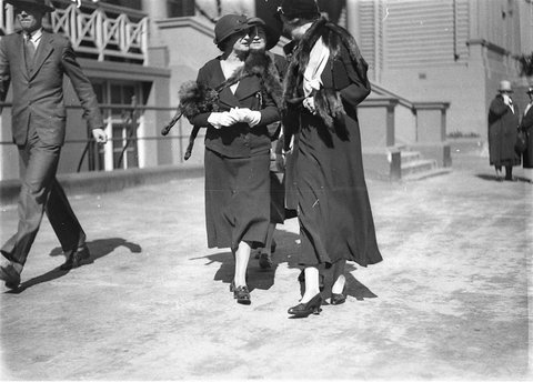 Group of VIP women talking, 1930s