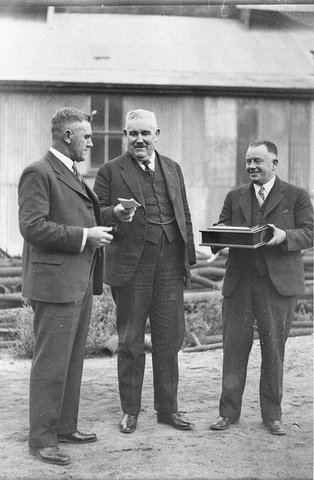 Handover of shale oil refinery and refinery officials, 1932