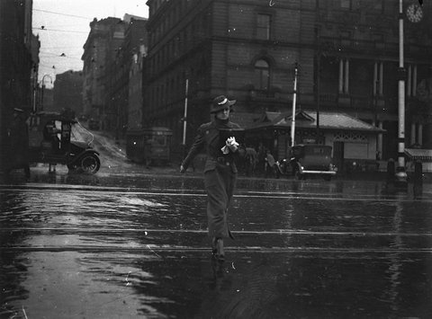 Heavy rain scenes in the City, 1935