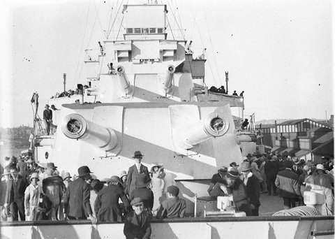 HMAS Australia II arrives in Sydney and is open to the public berthed at Wharf 2 Circular Quay, 1928
