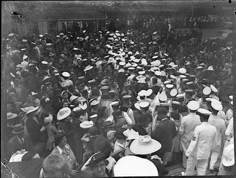 HMAS Sydney crew marching through streets, 1941
