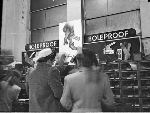 Holeproof display, 1948