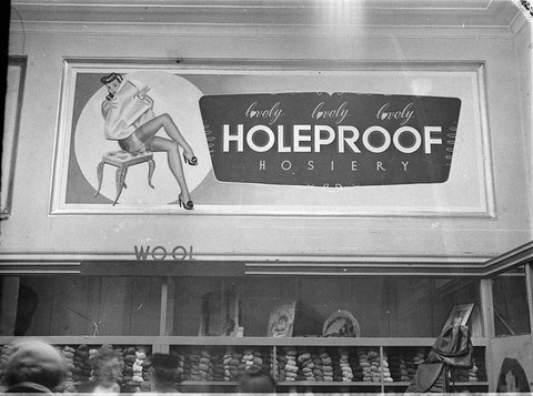 Holeproof displays, 1948