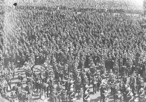 Huge crowd in the Domain, 1930