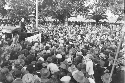 Huge crowds listen to Jack Lang speech Moore Park, 1930s