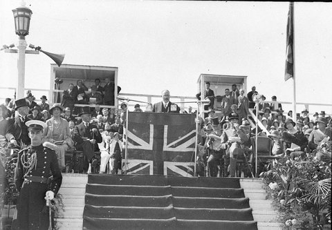 Jack Lang speaking from dais, 1932