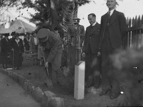 Lord Gowries visit to St Johns Balmain Rev Rix, 1944