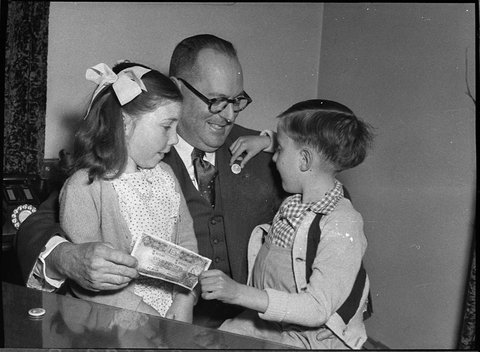 Lord Mayor opens Crippled Childrens Appeal, 1956