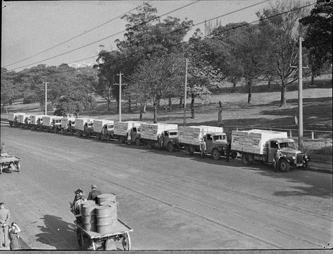 Lorries loaded with Electrolux refrigerators taken for AnivittiSchey Ltd, 1937