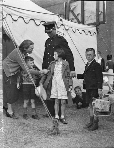 Lost at the Royal Easter Show Moore Park, 1938