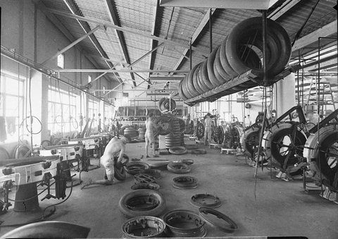 Macintosh Tyres factory Abercrombie Street, 1950