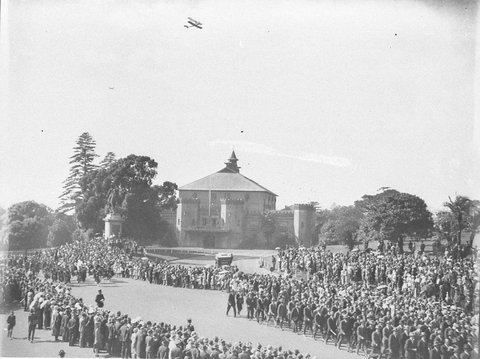 Marchers pass the Conservatorium leaving Government House grounds, 1930