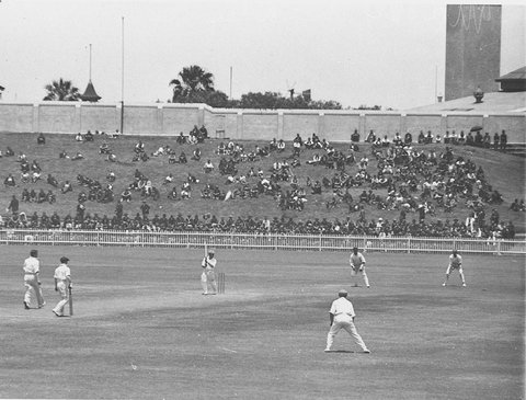 Marks sends Wall to the boundary, 1930s