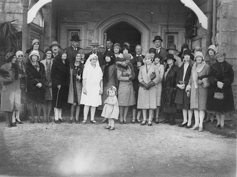Matron and child VIPs and donors at entrance hall, 1928–31