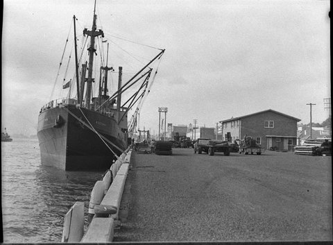 Merewether Street wharf, 1957