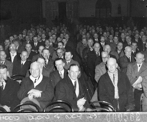 Military officers lecture to exservicemen, 1938