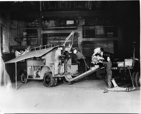 Mobile Ford crane workshop and shelter, 1947