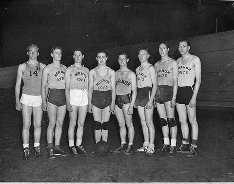 Mormon Colts basketball team at Sports Arena, 1940
