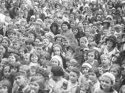 Mother and children form a sea of faces watching a Punch Judy Show at the Rail Tram Electrical Section Picnic, 1934