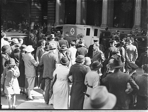 Motor smash Pitt Street, 1935