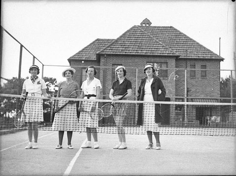 Mrs Miller tennis and tea party Edgecliff, 1940