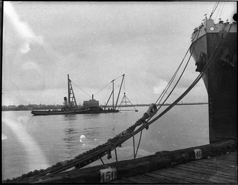 New harbour light rig, 1956