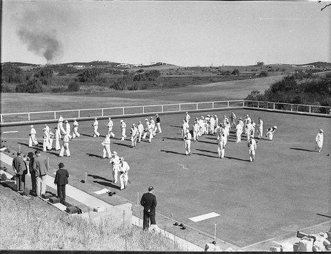 Opening of Lakes Golf Club bowling green, 1948