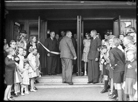 Opening Petersham Odeon, 1947
