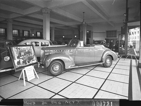 Packard showroom, 1940