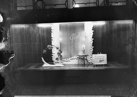 Penfolds Wines window in the city, 1950