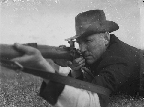 PI Charles of Police NSW Club on 300 yard mound, 1934