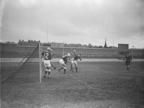 Play, 1933–34