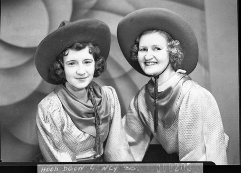 Portrait of Mrs Cracknell and Mitzi, 1938