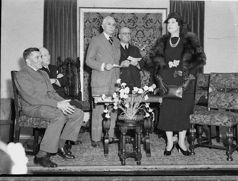 Presentation of cheque taken for Grace Bros, 1936