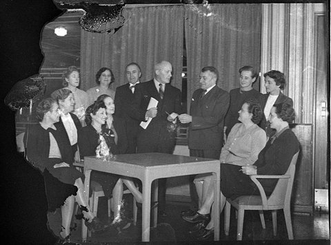 Presentation of cheques, 1946