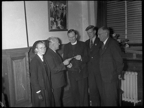 Presentation of cheques by the schools, 1948