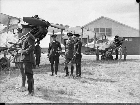 RAAF officers in front of two Westland Wapiti bombers, 1935