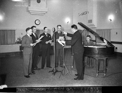 Radio show or rehearsal Radio station 2GZ, 1937