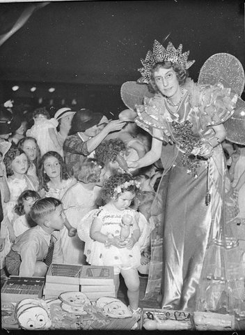 Radio station 2CHs Childrens Christmas party Trocadero, 1936
