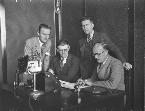 Radio station 2SM contract signing, 1934