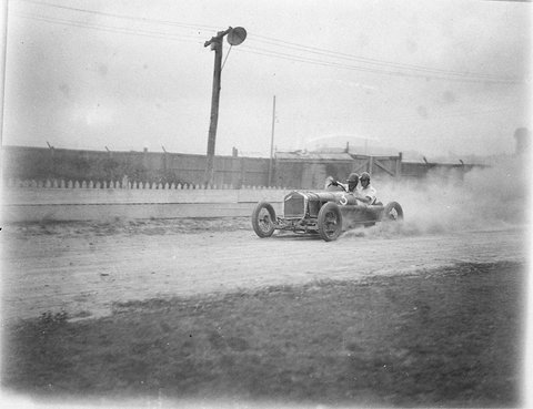 Rajo Ford Special of Don Shorten at speed for Cinesound Wentworth Autodrome Nov 1933