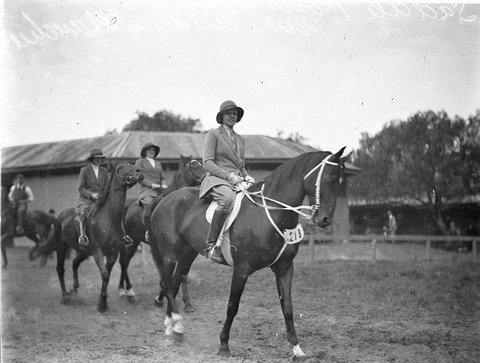 Saddle ponies event Mrs Audrey Manchee, 1925–57