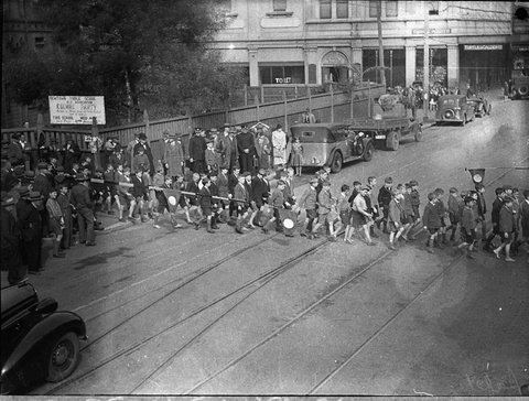 Safety device for children crossing the road Newtown Public School, 1935